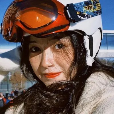 裸男歌唱